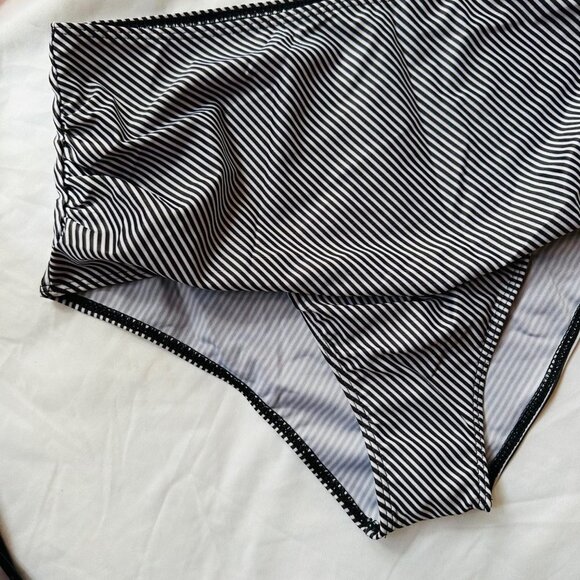 Black & White Striped High Rise Swim Bottoms NWOT Swimsuit Size L - Picture 2 of 8